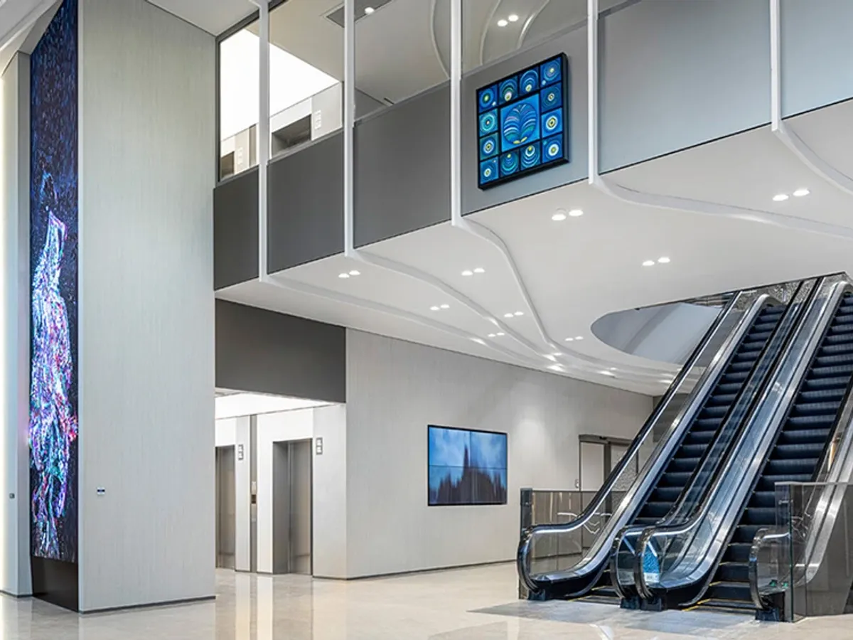 The hospital atrium with its escalators